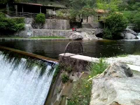 Fallece un hombre tras chocarse contra unas piedras en una piscina natura de Piedralaves