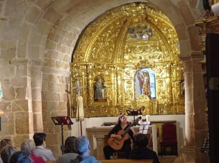 Mágico concierto de guitarra de la soriana Laura Poza Martinea en Fuentecantos