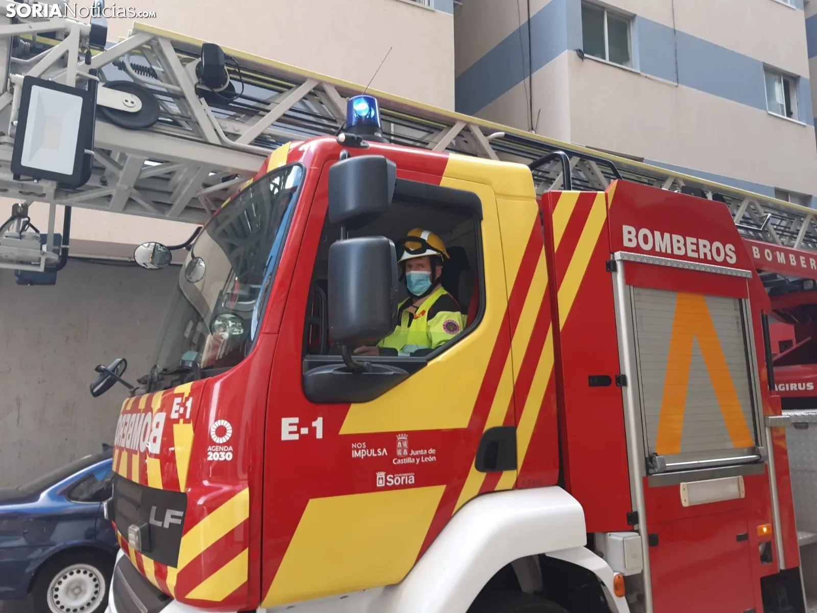 Prácticas con la nueva autoescala del Parque de Bomberos de Soria.