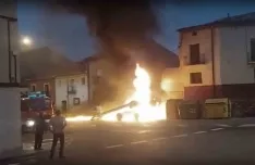 Foto 3 - Arde una m&aacute;quina en el casco urbano burgense