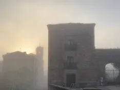 La niebla ha caído hoy sobre el corazón de Soria. Fotos de David Ortega.