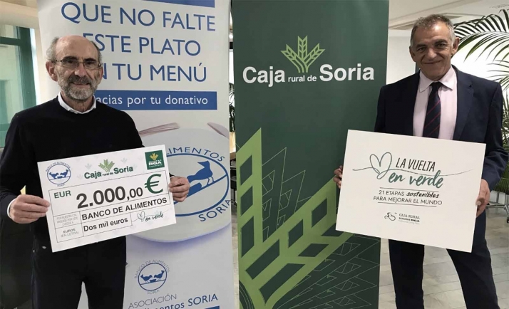 Caja Rural entrega al Banco de Alimentos el cheque solidario de la campaña La Vuelta en Verde