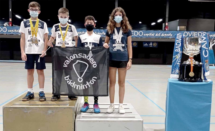 Botín de metales para el Valonsadero Bádminton en Oviedo