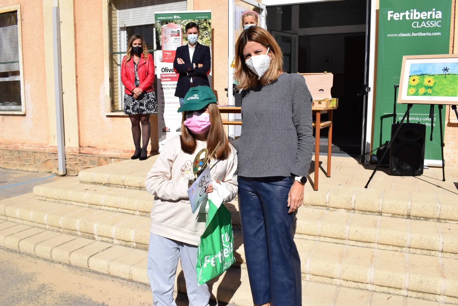 Foto 2 - Victoria Ruiz Collera, ganadora agrede&ntilde;a del XXIV Concurso de Pintura Rural Infantil Fertiberia