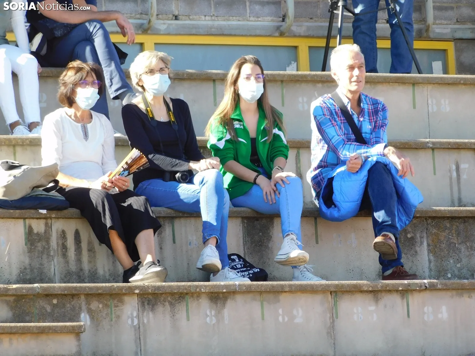 Una imagen del partido en gradas y campo este sábado. /SN
