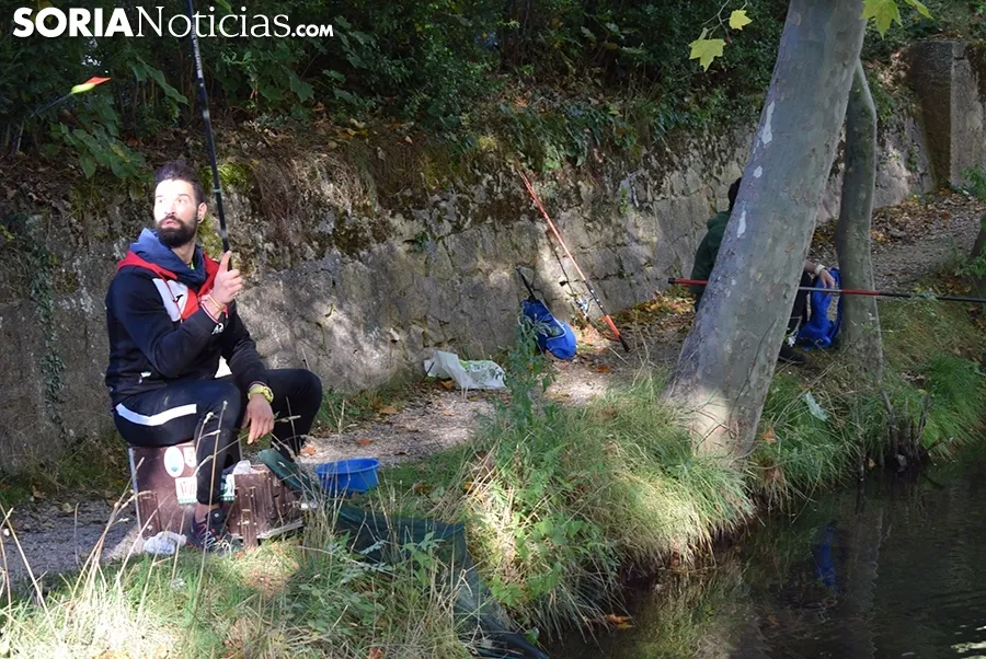 Foto 13 - Galer&iacute;a de im&aacute;genes: Fernando Ba&ntilde;uelos gana el concurso de pesca de cipr&iacute;nidos de San Saturio