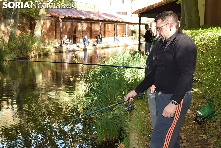 Foto 11 - Galer&iacute;a de im&aacute;genes: Fernando Ba&ntilde;uelos gana el concurso de pesca de cipr&iacute;nidos de San Saturio