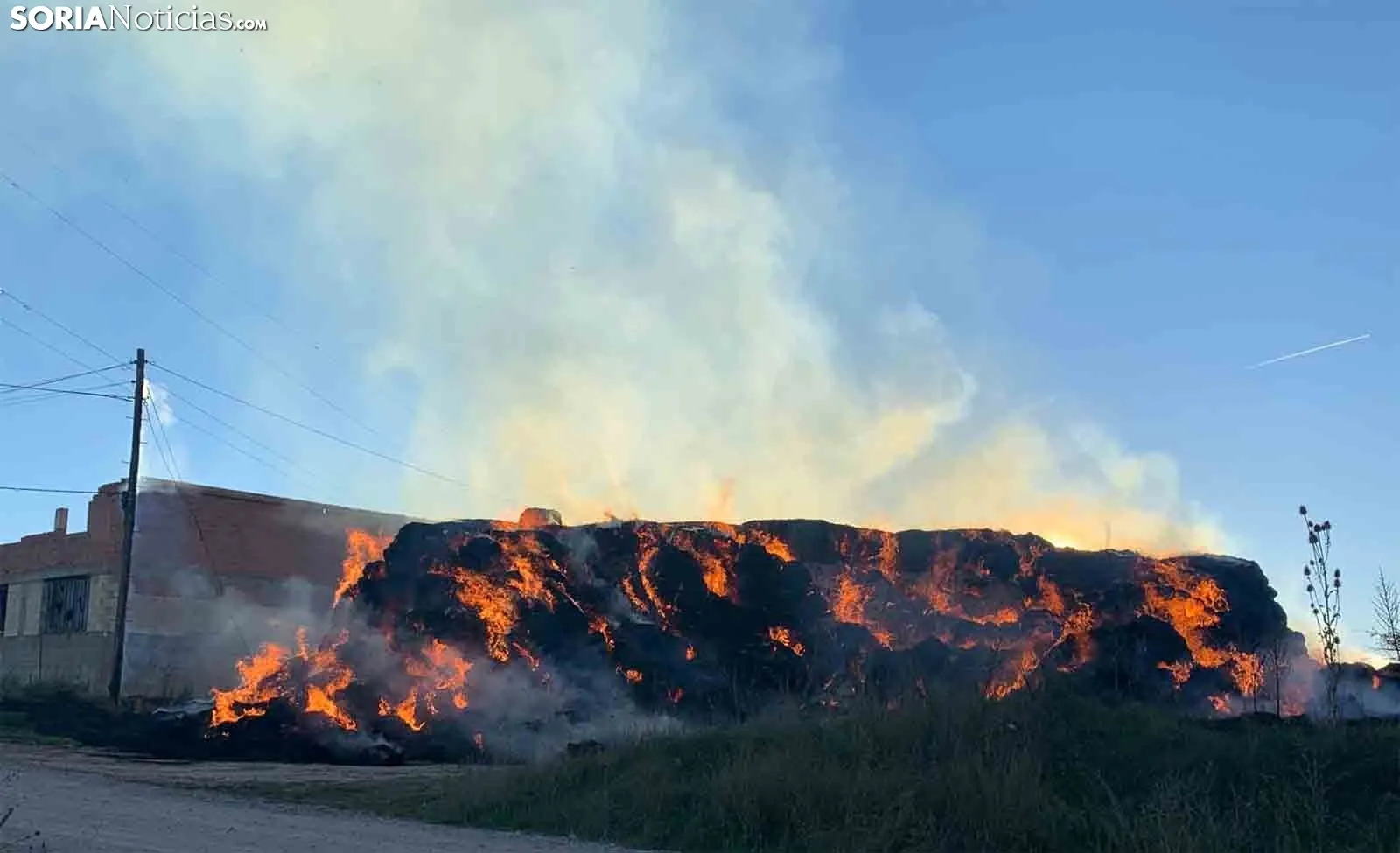 Una imagen del fuego antes de la llegada de los medios de extinción. /SN
