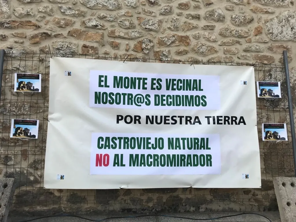 Concentración en Duruelo contra el nuevo mirador de Castroviejo.