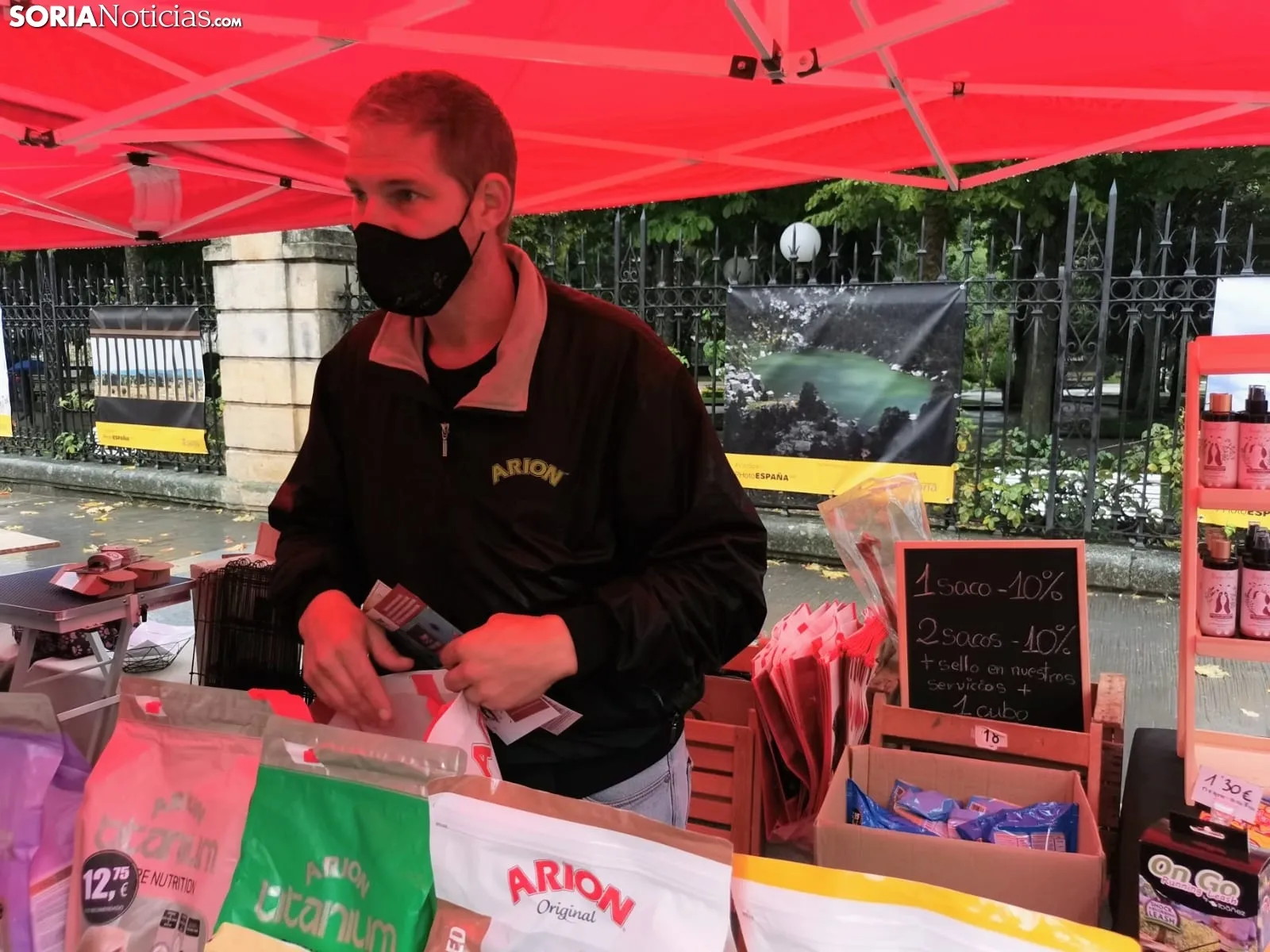 Foto 10 - La lluvia impide la celebraci&oacute;n de la I Feria de Mascotas de Soria