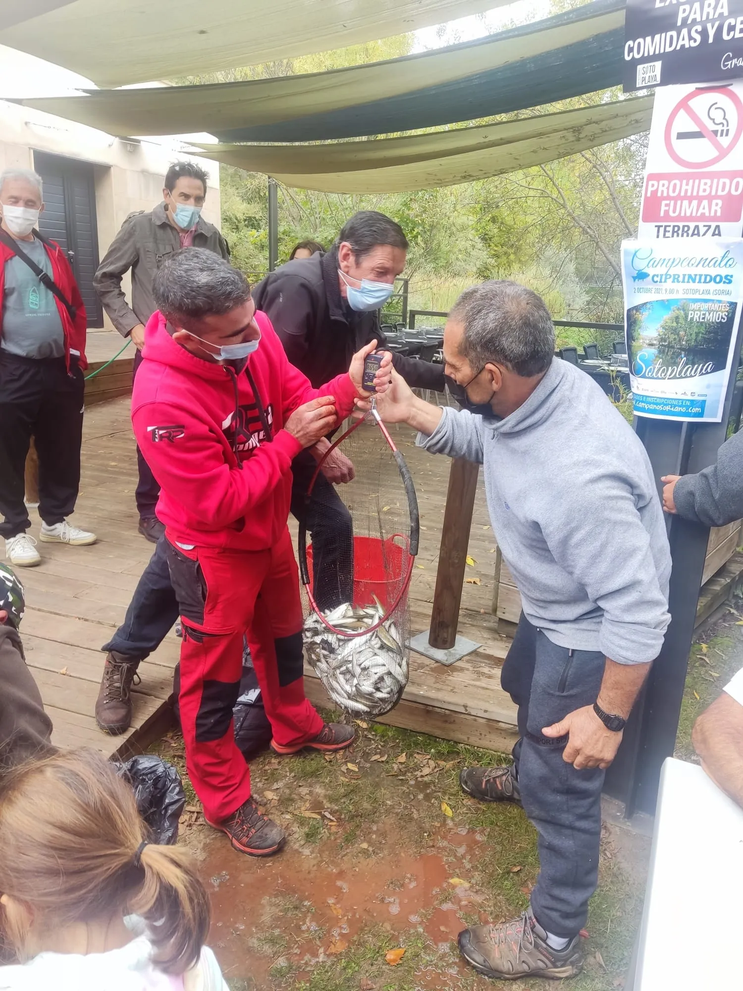 Foto 17 - Galer&iacute;a de im&aacute;genes: Fernando Ba&ntilde;uelos gana el concurso de pesca de cipr&iacute;nidos de San Saturio