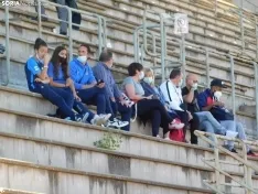 Una imagen del partido en gradas y campo este sábado. /SN