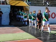 Una imagen del partido en gradas y campo este sábado. /SN
