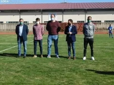 Una imagen del partido en gradas y campo este sábado. /SN