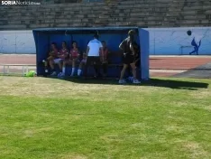 Una imagen del partido en gradas y campo este sábado. /SN