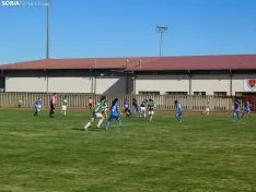 Una imagen del partido en gradas y campo este sábado. /SN