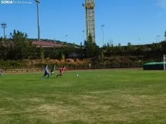 Una imagen del partido en gradas y campo este sábado. /SN