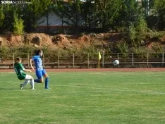 Una imagen del partido en gradas y campo este sábado. /SN