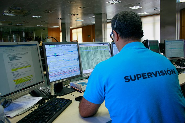 Una mujer, herida tras una colisión entre un turismo y una ambulancia en Valladolid