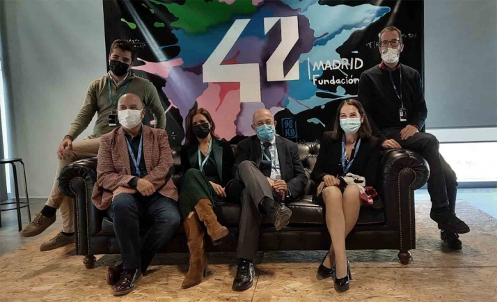 El vicepresidente de la Junta y la consejera de Empleo e Industria conocen el proyecto 42 Madrid