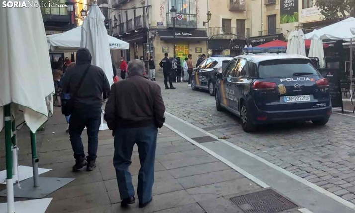 Una imagen de la plaza de Herradores durante la presencia policial. /SN