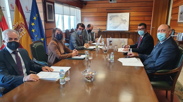 Reunión entre la Junta y la empresa Pedro & Molinero: también hacen falta más camioneros en Castilla y León