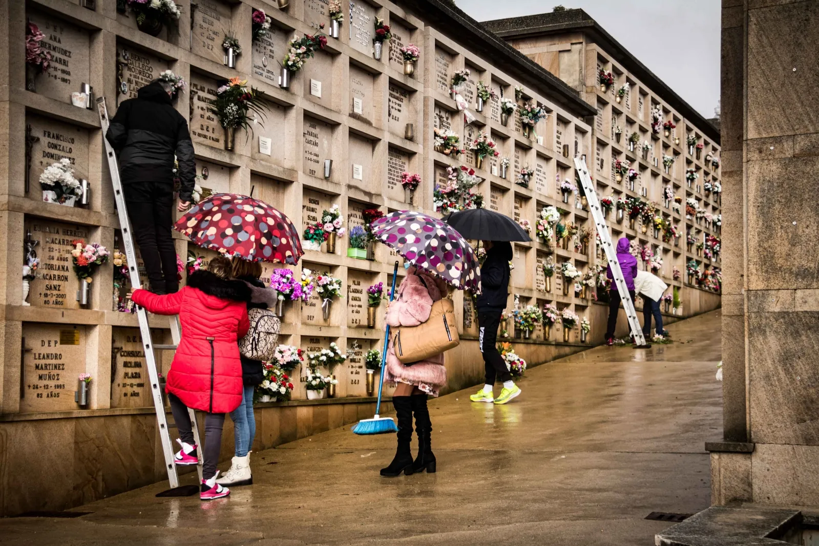 Jornada previa de Todos Los Santos en el Cementerio de Soria./ Fotos: Viksar Fotografía.