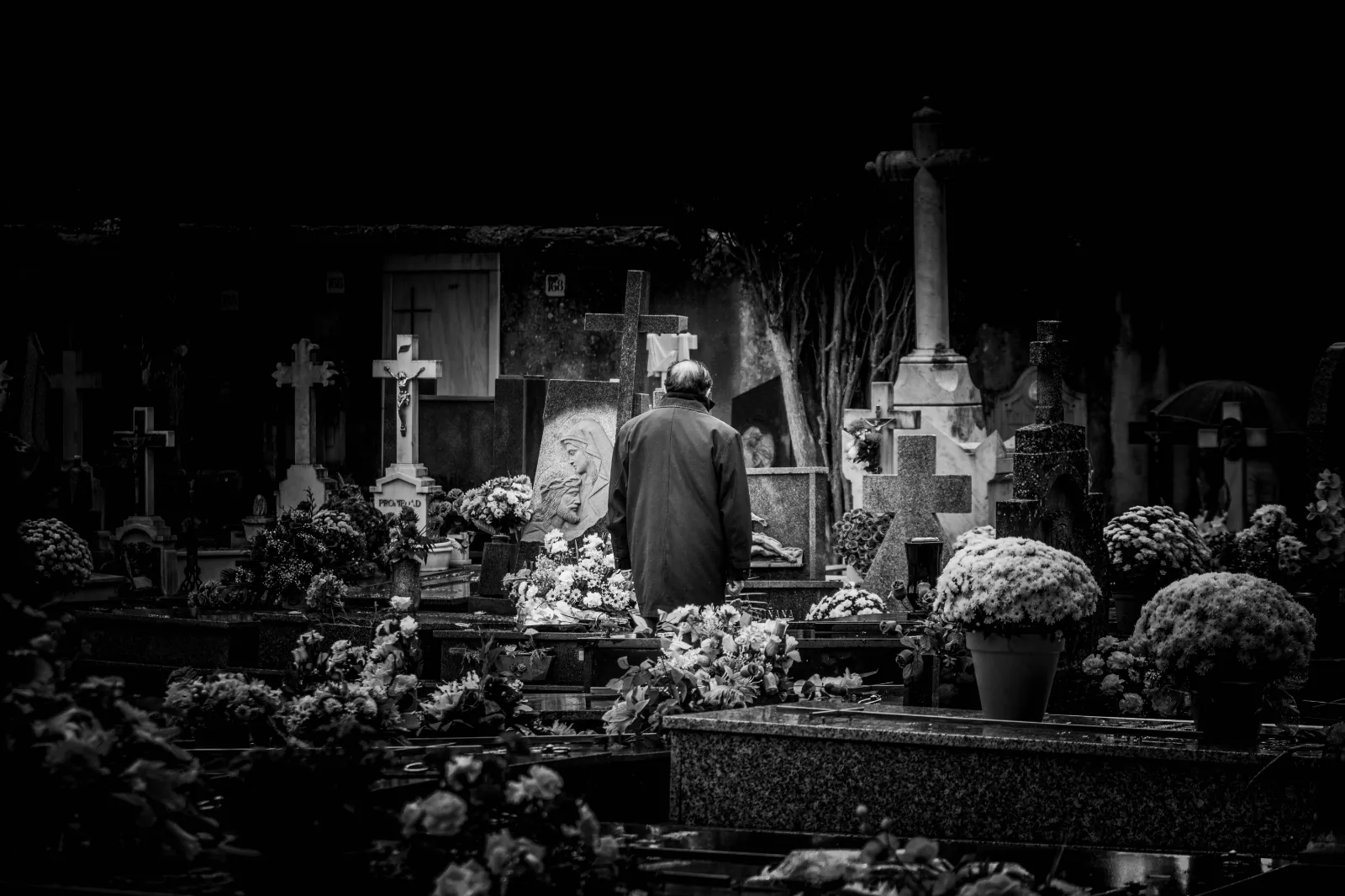 Jornada previa de Todos Los Santos en el Cementerio de Soria./ Fotos: Viksar Fotografía.