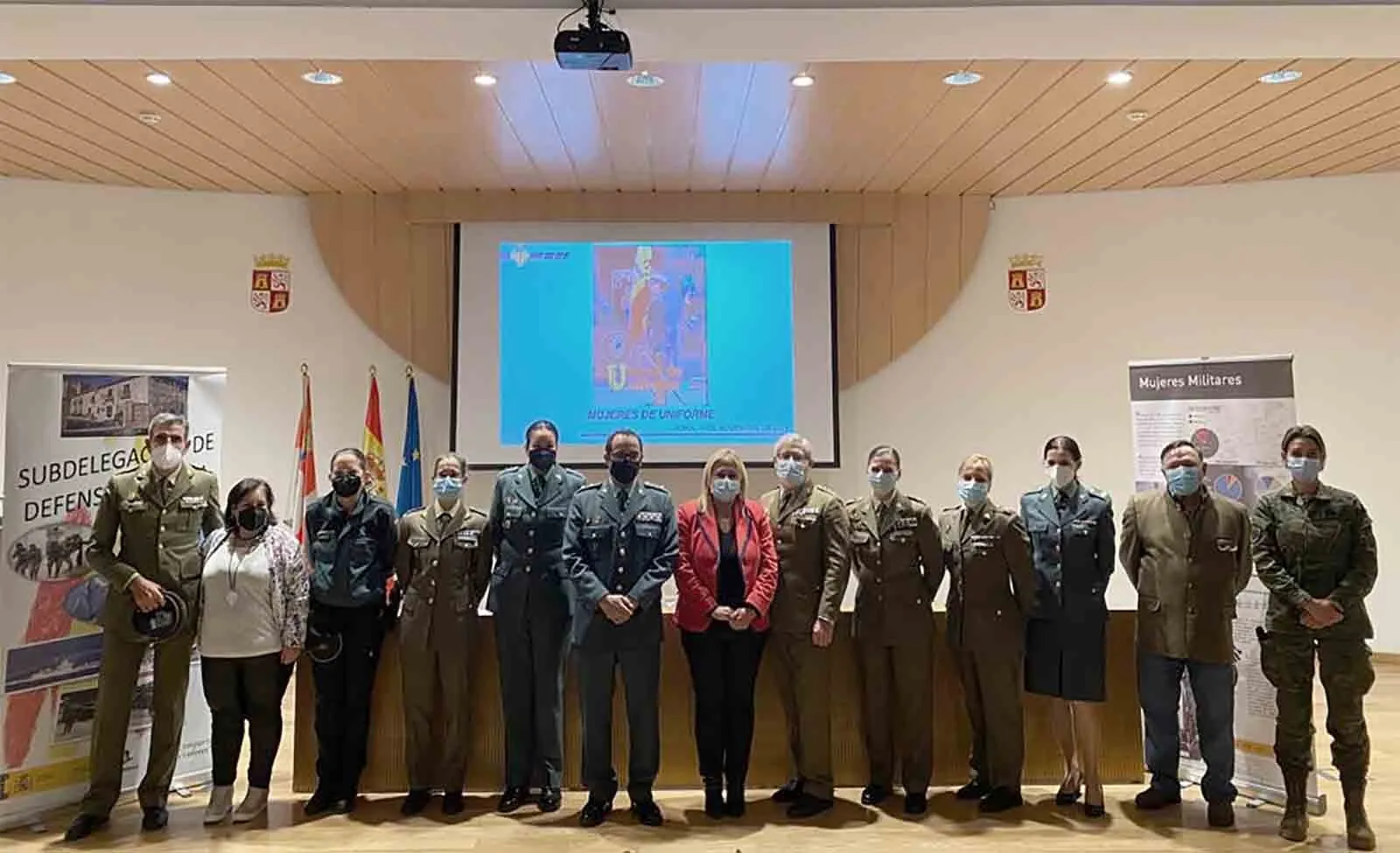 Foto 2 - Reconocimiento a la labor de la mujer en las Fuerzas Armadas
