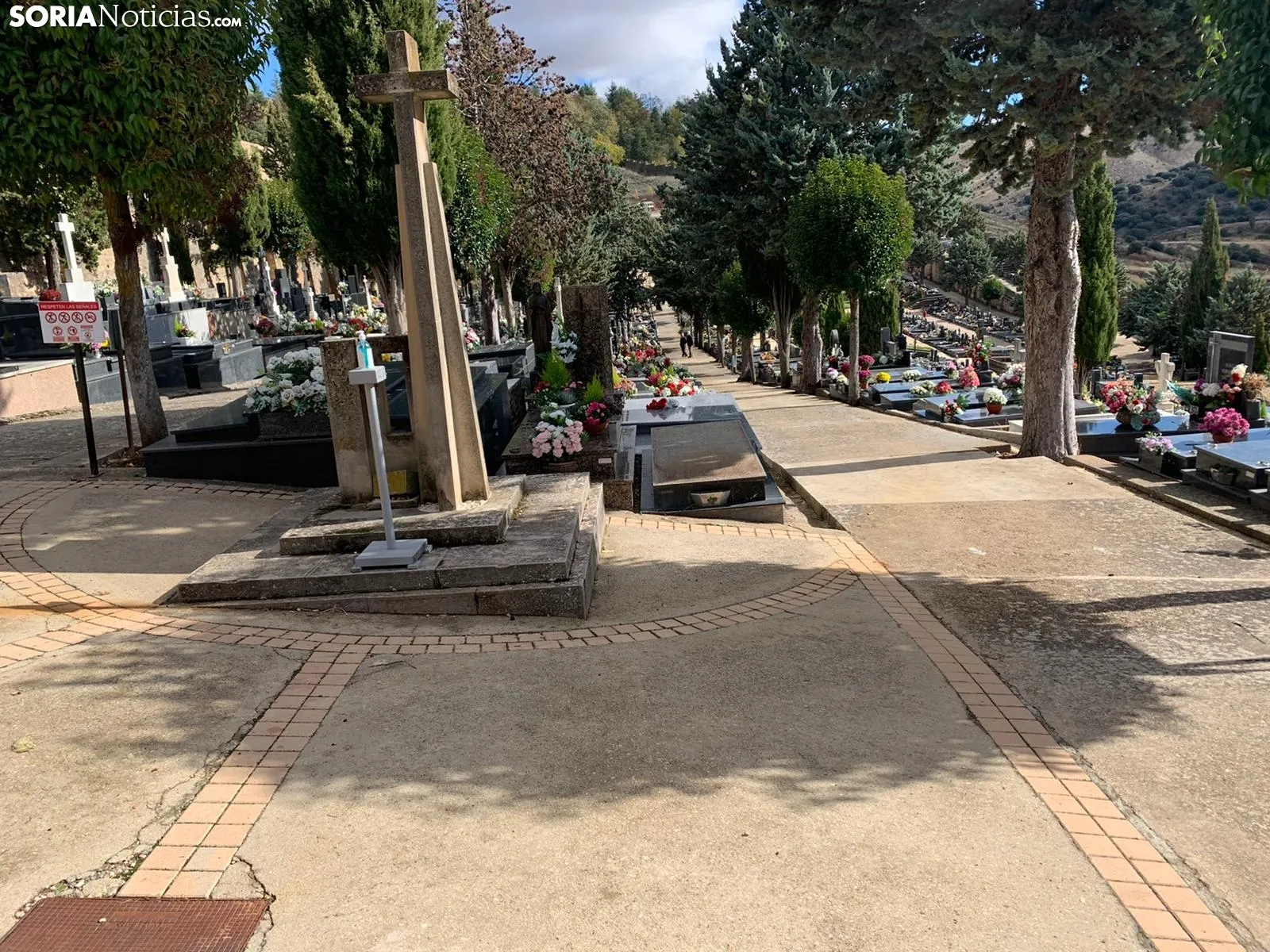 Foto 12 - Galer&iacute;a: Los sorianos visitan en masa el Cementerio de la ciudad