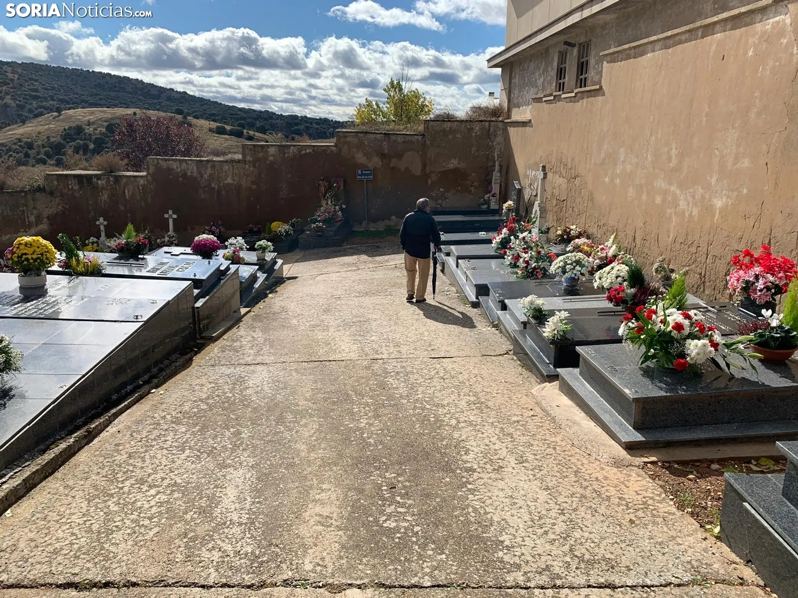 Foto 13 - Galer&iacute;a: Los sorianos visitan en masa el Cementerio de la ciudad