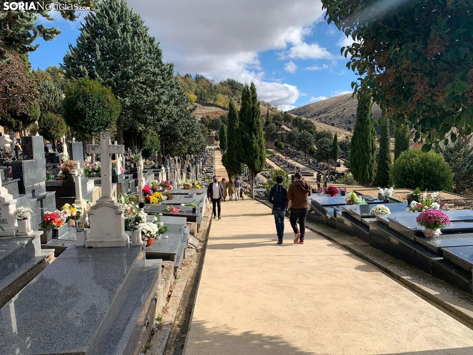 Foto 14 - Galer&iacute;a: Los sorianos visitan en masa el Cementerio de la ciudad