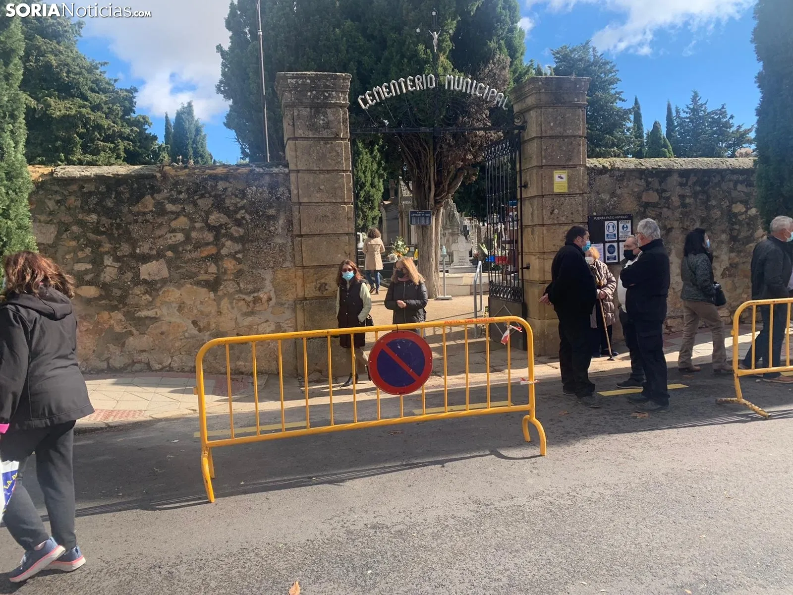 Foto 11 - Galer&iacute;a: Los sorianos visitan en masa el Cementerio de la ciudad