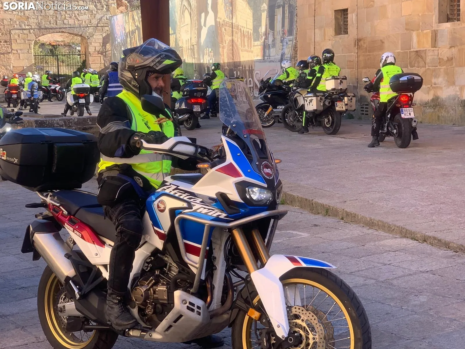 Foto 10 - Galer&iacute;a: Casi 200 motos inundan la Plaza Mayor de Soria