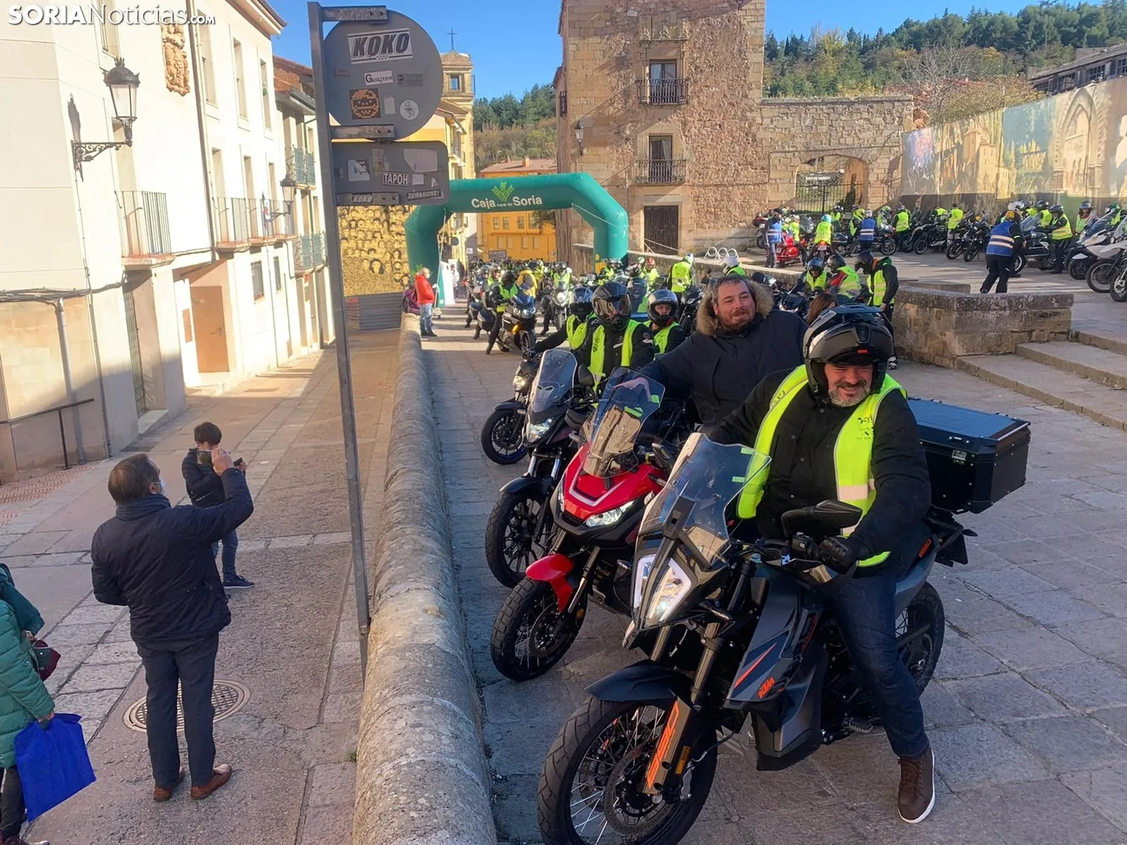 Foto 16 - Galer&iacute;a: Casi 200 motos inundan la Plaza Mayor de Soria