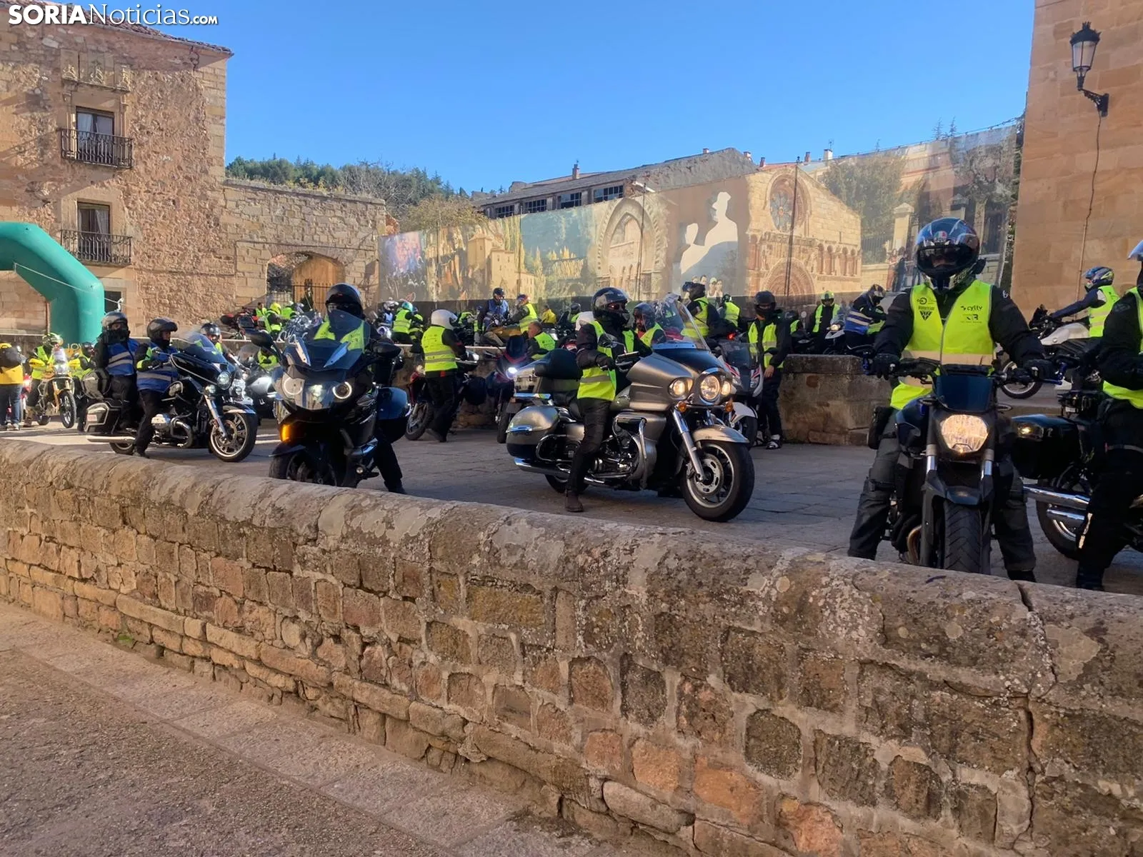 Foto 17 - Galer&iacute;a: Casi 200 motos inundan la Plaza Mayor de Soria