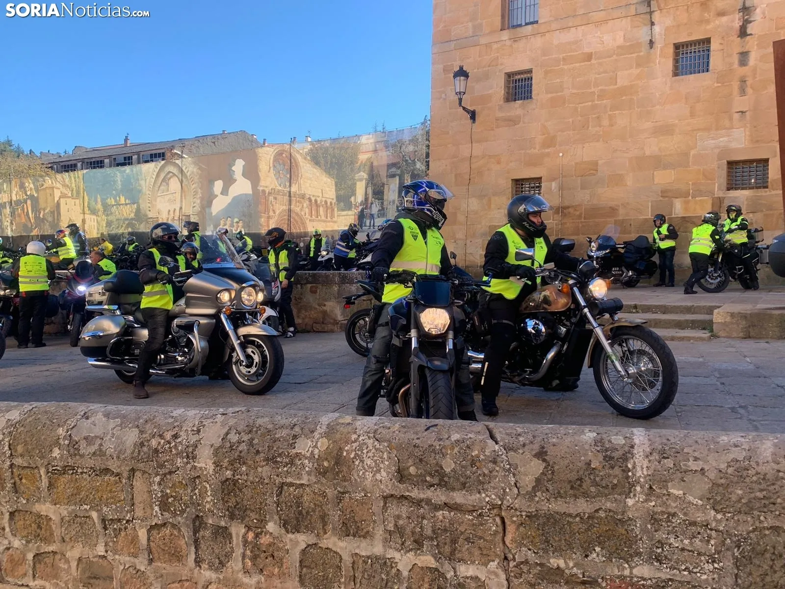 Foto 18 - Galer&iacute;a: Casi 200 motos inundan la Plaza Mayor de Soria