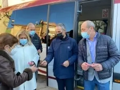 Imagen de la presentación del nuevo servicio de transporte para la zona de Covaleda. /Jta