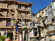 Comienzan a instalarse las luces de Navidad en Soria. 