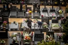 Jornada previa de Todos Los Santos en el Cementerio de Soria./ Fotos: Viksar Fotografía.