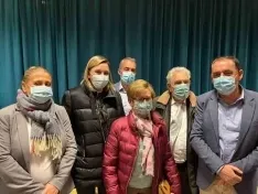 La consejera, (2ª izda.) en la visita oficial hoy a Langa de Duero. /Dip.