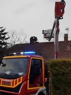 Foto 3 - Doble intervenci&oacute;n de los bomberos de la Diputaci&oacute;n por dos incendios en chimeneas de la provincia