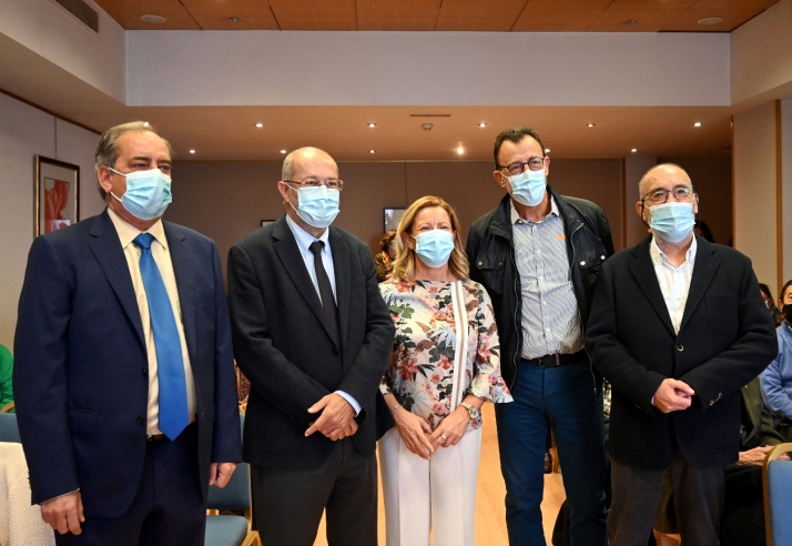 Un libro conmemora el vigésimo aniversario del primer trasplante de corazón en Castilla y León