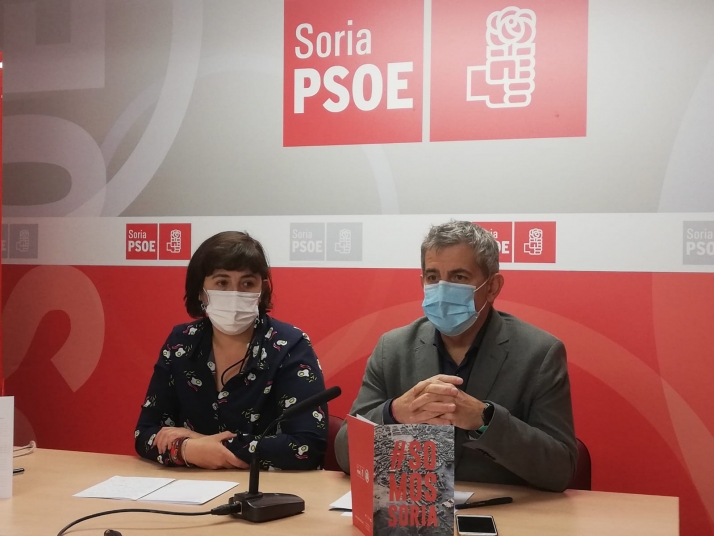 La Agrupación Local del PSOE buzonea un díptico para recoger propuestas de la ciudadanía 