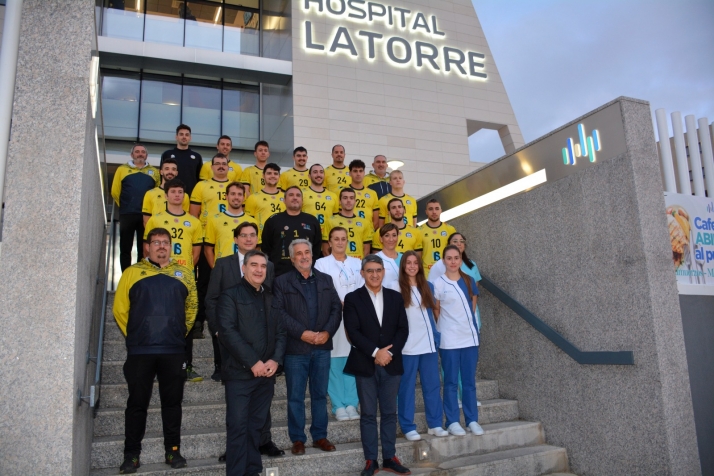 Los integrantes del BM Soria visitan las instalaciones del Hospital Latorre
