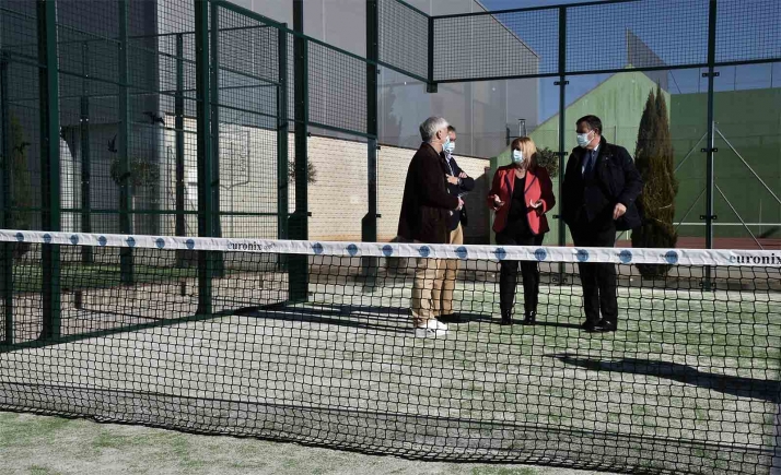 La Junta invierte 82.000 &euro; en mejoras para el centrio San Agustín y la nueva pista de pádel en El Burgo 