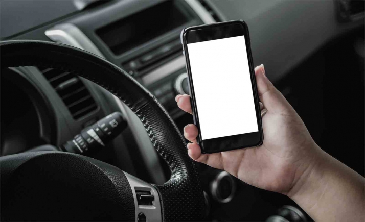 Cuatro de los fallecimientos por accidentes de tráfico este año en la provincia fueron causados por el uso del móvil y otras distracciones