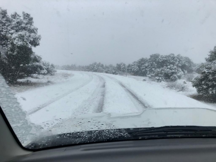 La nieve complica la circulación en las carreteras de Soria