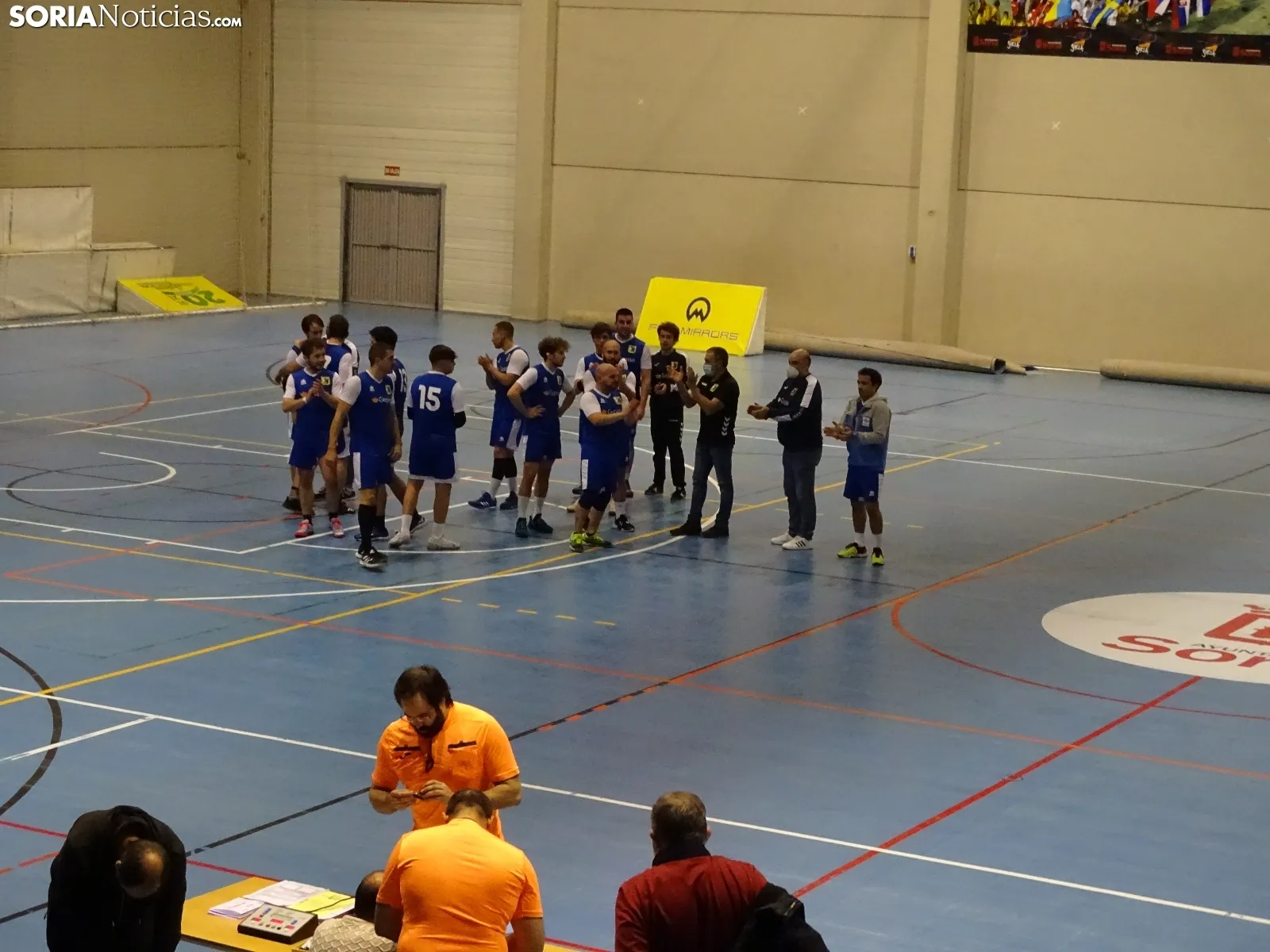 Foto 2 - El derbi del balonmano soriano se queda en la capital