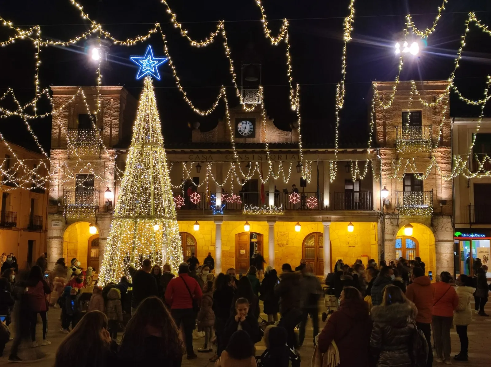 Foto 7 - El Burgo de Osma da el pistoletazo de salida a la Navidad con el encendido de sus luces 